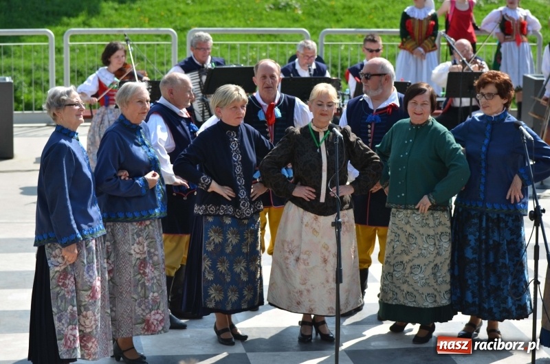 Zdjęcie w galerii na portalu naszraciborz.pl: Polska Majówka na raciborskich bulwarach  wiadomości z regionu