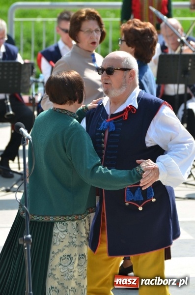 Zdjęcie w galerii na portalu naszraciborz.pl: Polska Majówka na raciborskich bulwarach  wiadomości z regionu