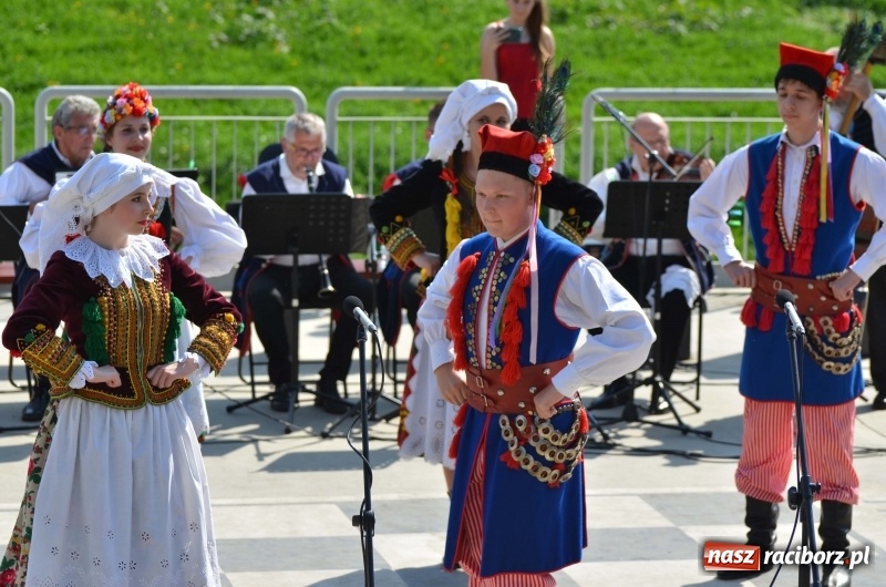 Zdjęcie w galerii na portalu naszraciborz.pl: Polska Majówka na raciborskich bulwarach  wiadomości z regionu