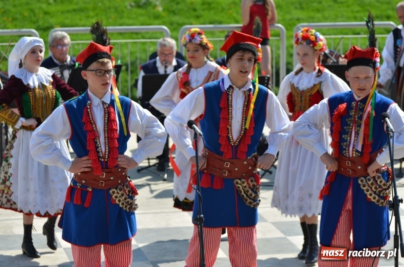Zdjęcie w galerii na portalu naszraciborz.pl: Polska Majówka na raciborskich bulwarach  wiadomości z regionu