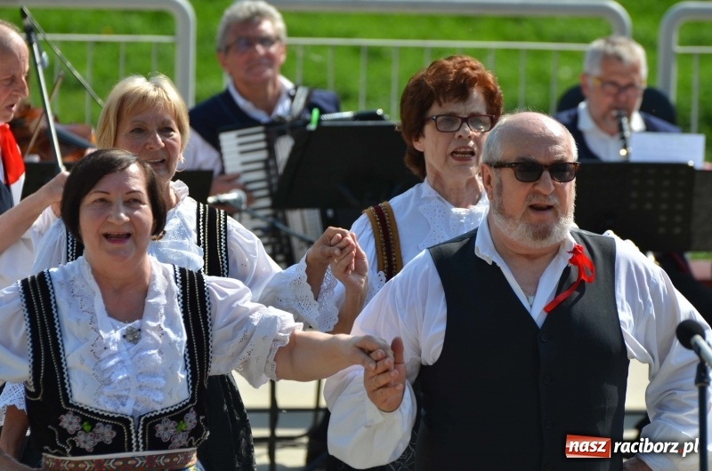 Zdjęcie w galerii na portalu naszraciborz.pl: Polska Majówka na raciborskich bulwarach  wiadomości z regionu