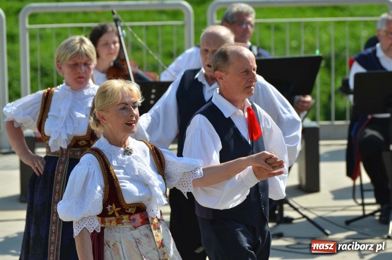 Zdjęcie w galerii na portalu naszraciborz.pl: Polska Majówka na raciborskich bulwarach  wiadomości z regionu
