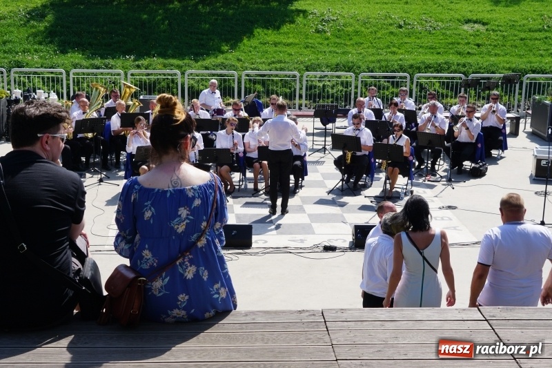 Zdjęcie w galerii na portalu naszraciborz.pl: Polska Majówka na raciborskich bulwarach  wiadomości z regionu