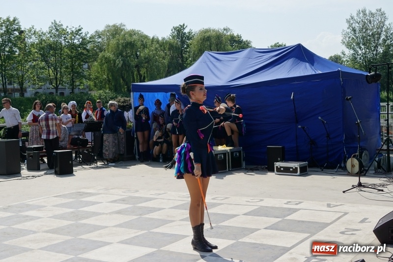 Zdjęcie w galerii na portalu naszraciborz.pl: Polska Majówka na raciborskich bulwarach  wiadomości z regionu