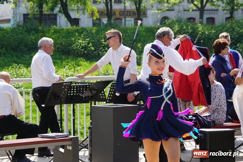 Zdjęcie w galerii na portalu naszraciborz.pl: Polska Majówka na raciborskich bulwarach  wiadomości z regionu