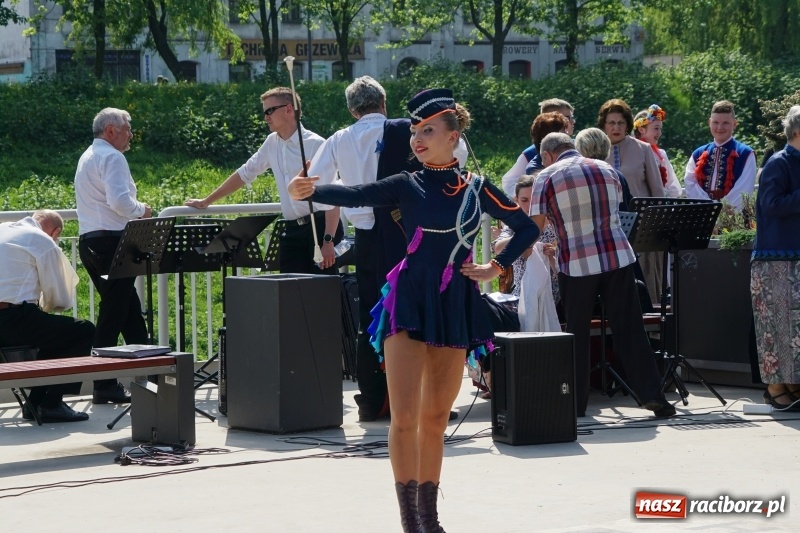 Zdjęcie w galerii na portalu naszraciborz.pl: Polska Majówka na raciborskich bulwarach  wiadomości z regionu