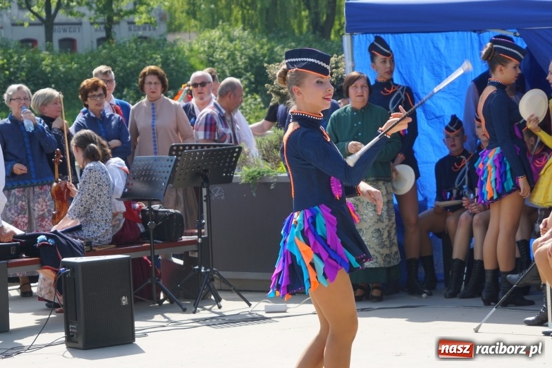 Zdjęcie w galerii na portalu naszraciborz.pl: Polska Majówka na raciborskich bulwarach  wiadomości z regionu