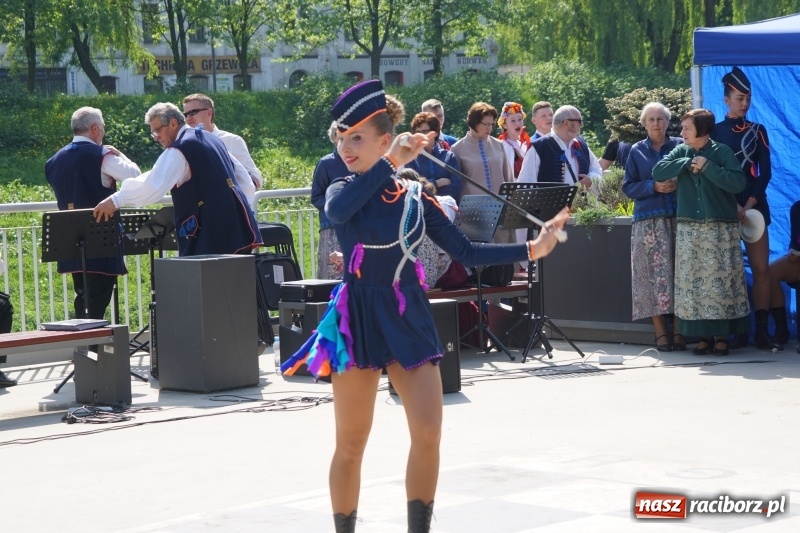 Zdjęcie w galerii na portalu naszraciborz.pl: Polska Majówka na raciborskich bulwarach  wiadomości z regionu