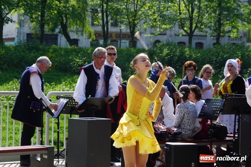 Zdjęcie w galerii na portalu naszraciborz.pl: Polska Majówka na raciborskich bulwarach  wiadomości z regionu