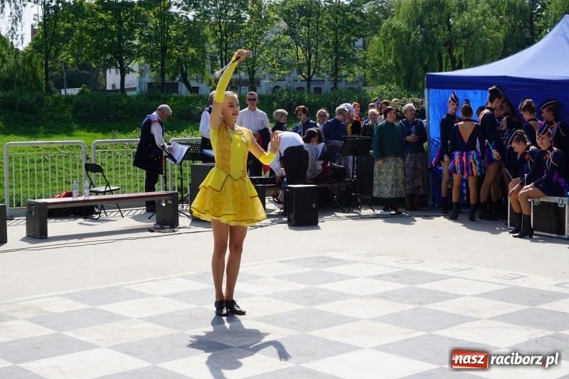 Zdjęcie w galerii na portalu naszraciborz.pl: Polska Majówka na raciborskich bulwarach  wiadomości z regionu