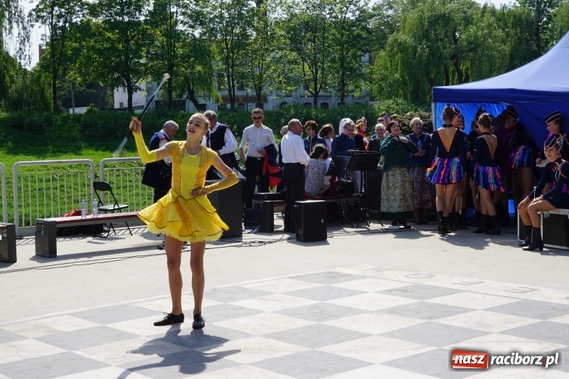 Zdjęcie w galerii na portalu naszraciborz.pl: Polska Majówka na raciborskich bulwarach  wiadomości z regionu