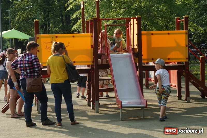 Zdjęcie w galerii na portalu naszraciborz.pl: Polska Majówka na raciborskich bulwarach  wiadomości z regionu