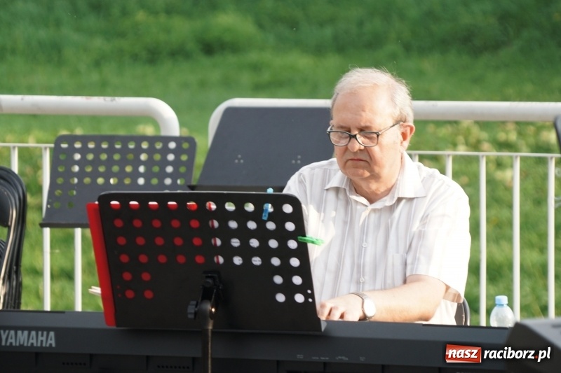 Zdjęcie w galerii na portalu naszraciborz.pl: Polska Majówka na raciborskich bulwarach  wiadomości z regionu