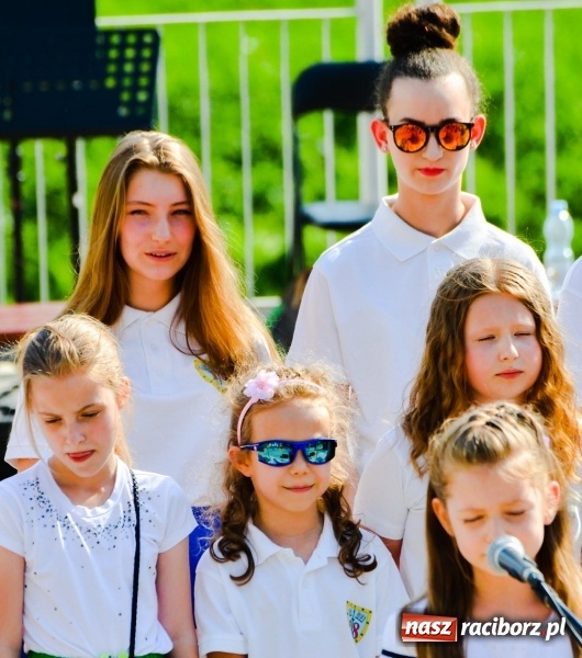 Zdjęcie w galerii na portalu naszraciborz.pl: Summer 2018. Jakie okularki przeciwsłoneczne proponują na lato raciborzanie i nasi goście wiadomości z regionu