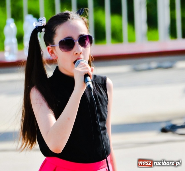 Zdjęcie w galerii na portalu naszraciborz.pl: Summer 2018. Jakie okularki przeciwsłoneczne proponują na lato raciborzanie i nasi goście wiadomości z regionu