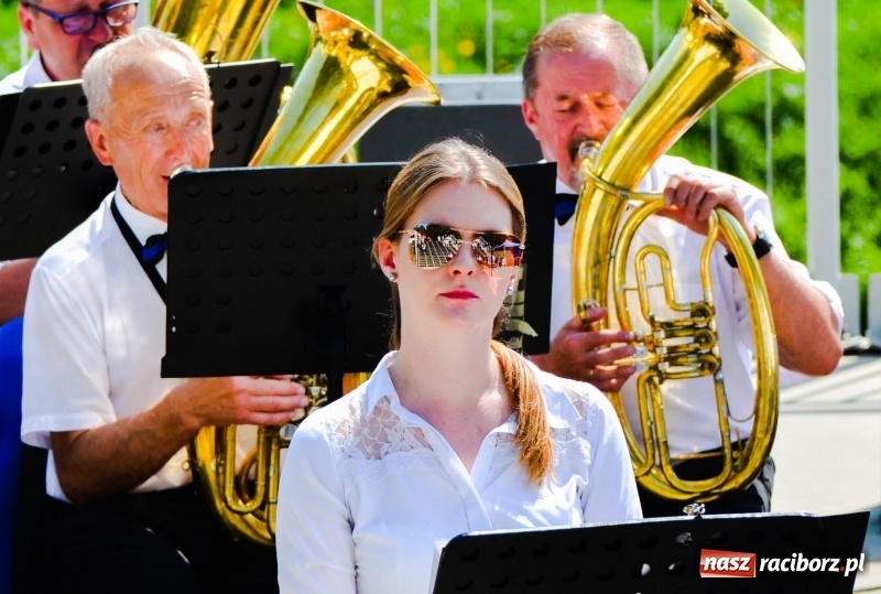Zdjęcie w galerii na portalu naszraciborz.pl: Summer 2018. Jakie okularki przeciwsłoneczne proponują na lato raciborzanie i nasi goście wiadomości z regionu