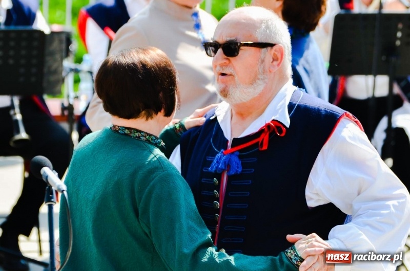Zdjęcie w galerii na portalu naszraciborz.pl: Summer 2018. Jakie okularki przeciwsłoneczne proponują na lato raciborzanie i nasi goście wiadomości z regionu