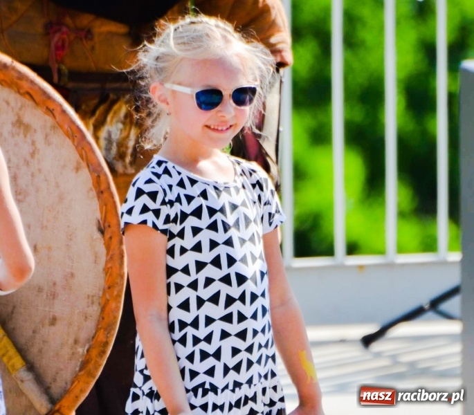 Zdjęcie w galerii na portalu naszraciborz.pl: Summer 2018. Jakie okularki przeciwsłoneczne proponują na lato raciborzanie i nasi goście wiadomości z regionu