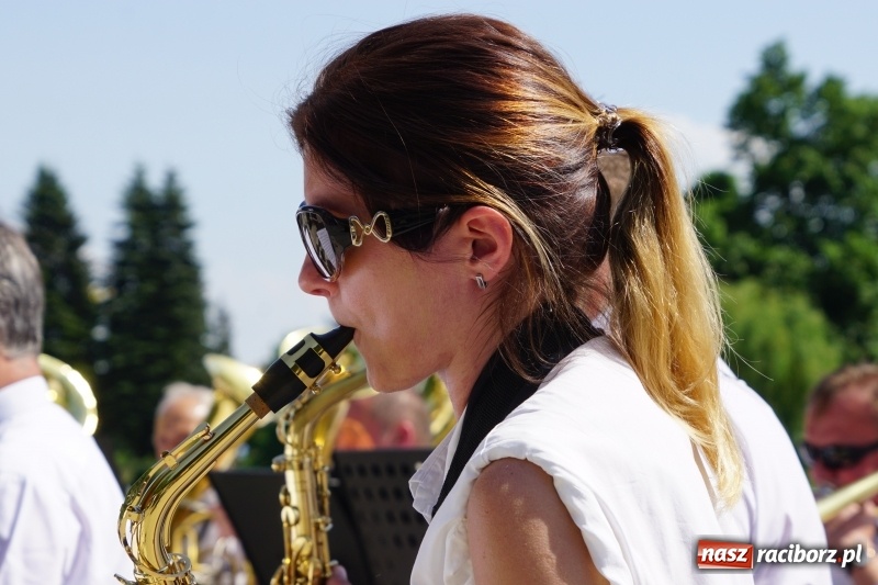 Zdjęcie w galerii na portalu naszraciborz.pl: Summer 2018. Jakie okularki przeciwsłoneczne proponują na lato raciborzanie i nasi goście wiadomości z regionu