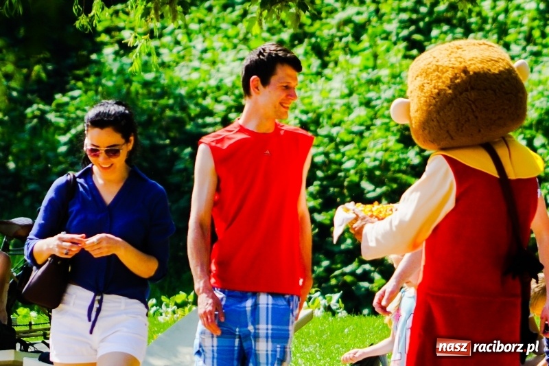 Zdjęcie w galerii na portalu naszraciborz.pl: Summer 2018. Jakie okularki przeciwsłoneczne proponują na lato raciborzanie i nasi goście wiadomości z regionu