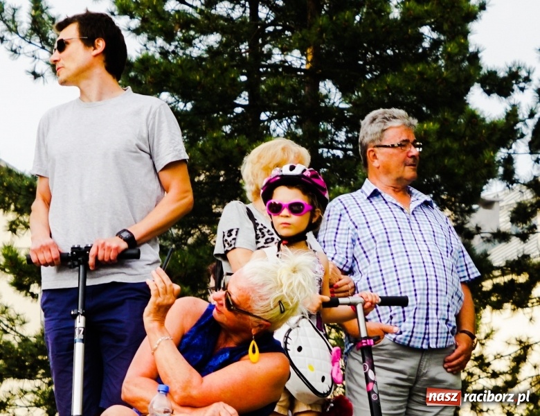 Zdjęcie w galerii na portalu naszraciborz.pl: Summer 2018. Jakie okularki przeciwsłoneczne proponują na lato raciborzanie i nasi goście wiadomości z regionu