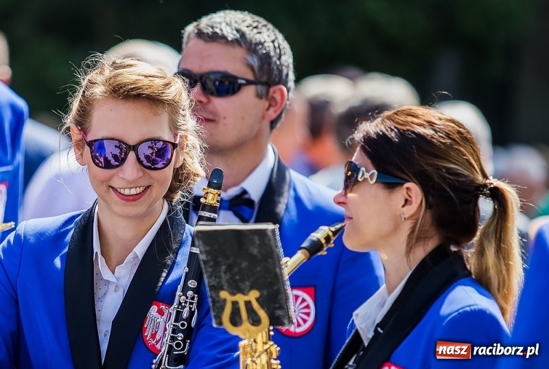 Zdjęcie w galerii na portalu naszraciborz.pl: Summer 2018. Jakie okularki przeciwsłoneczne proponują na lato raciborzanie i nasi goście wiadomości z regionu