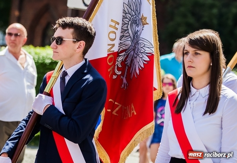 Zdjęcie w galerii na portalu naszraciborz.pl: Summer 2018. Jakie okularki przeciwsłoneczne proponują na lato raciborzanie i nasi goście wiadomości z regionu