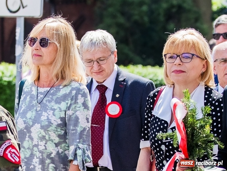 Zdjęcie w galerii na portalu naszraciborz.pl: Summer 2018. Jakie okularki przeciwsłoneczne proponują na lato raciborzanie i nasi goście wiadomości z regionu