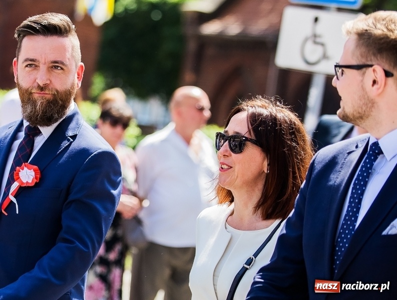 Zdjęcie w galerii na portalu naszraciborz.pl: Summer 2018. Jakie okularki przeciwsłoneczne proponują na lato raciborzanie i nasi goście wiadomości z regionu