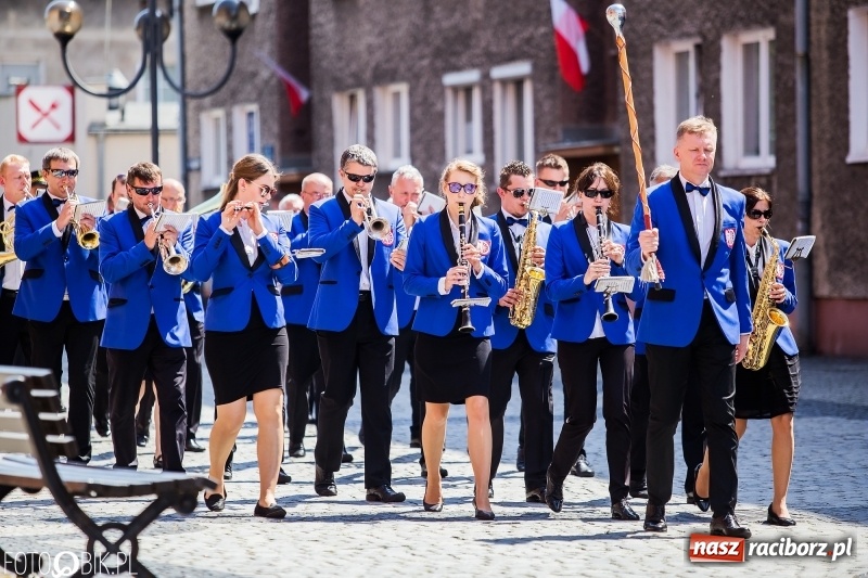 Zdjęcie w galerii na portalu naszraciborz.pl: Summer 2018. Jakie okularki przeciwsłoneczne proponują na lato raciborzanie i nasi goście wiadomości z regionu