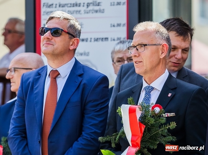 Zdjęcie w galerii na portalu naszraciborz.pl: Summer 2018. Jakie okularki przeciwsłoneczne proponują na lato raciborzanie i nasi goście wiadomości z regionu