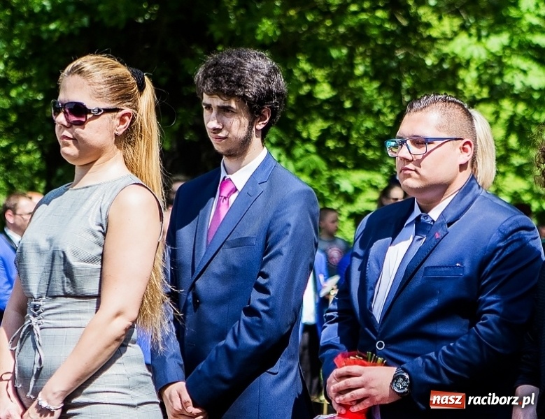 Zdjęcie w galerii na portalu naszraciborz.pl: Summer 2018. Jakie okularki przeciwsłoneczne proponują na lato raciborzanie i nasi goście wiadomości z regionu