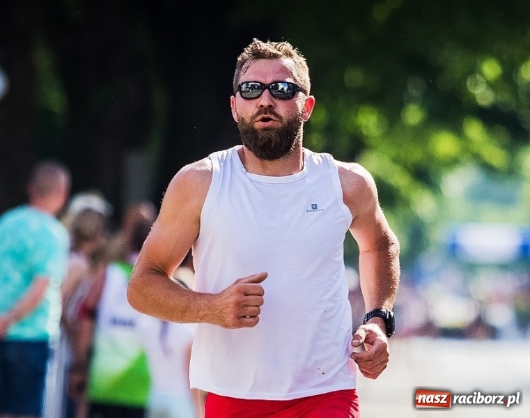 Zdjęcie w galerii na portalu naszraciborz.pl: Summer 2018. Jakie okularki przeciwsłoneczne proponują na lato raciborzanie i nasi goście wiadomości z regionu