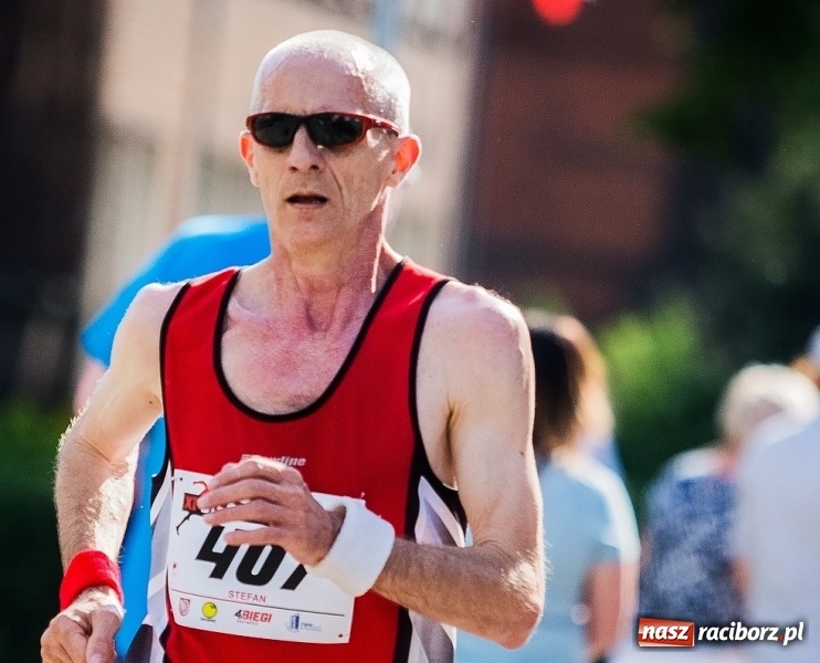 Zdjęcie w galerii na portalu naszraciborz.pl: Summer 2018. Jakie okularki przeciwsłoneczne proponują na lato raciborzanie i nasi goście wiadomości z regionu