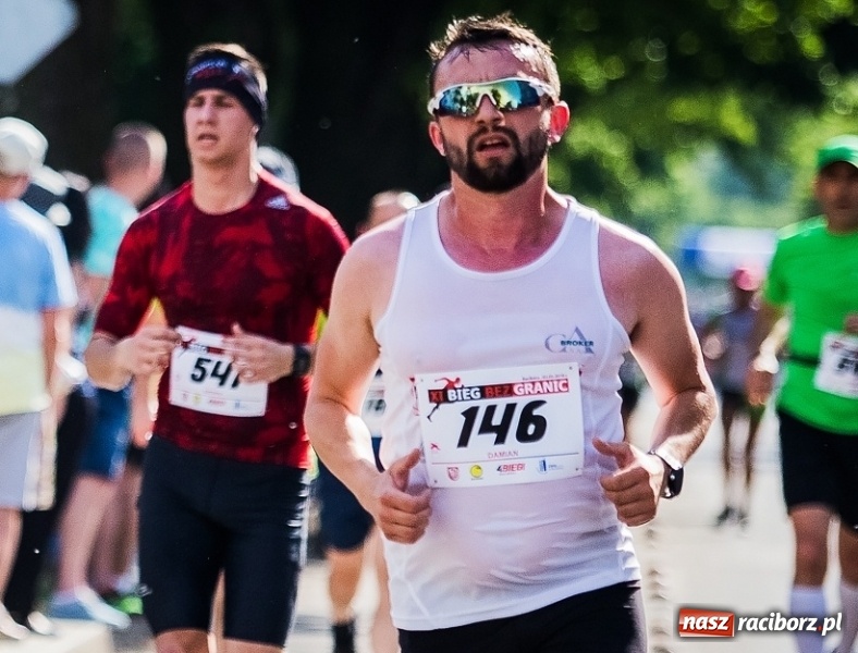 Zdjęcie w galerii na portalu naszraciborz.pl: Summer 2018. Jakie okularki przeciwsłoneczne proponują na lato raciborzanie i nasi goście wiadomości z regionu