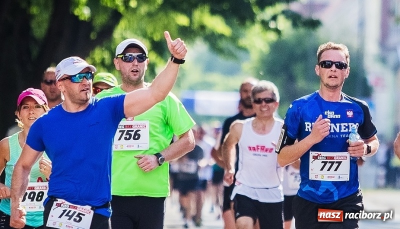 Zdjęcie w galerii na portalu naszraciborz.pl: Summer 2018. Jakie okularki przeciwsłoneczne proponują na lato raciborzanie i nasi goście wiadomości z regionu