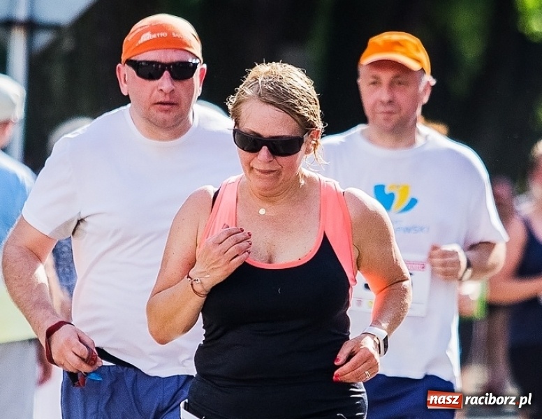 Zdjęcie w galerii na portalu naszraciborz.pl: Summer 2018. Jakie okularki przeciwsłoneczne proponują na lato raciborzanie i nasi goście wiadomości z regionu