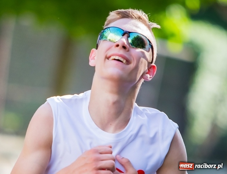 Zdjęcie w galerii na portalu naszraciborz.pl: Summer 2018. Jakie okularki przeciwsłoneczne proponują na lato raciborzanie i nasi goście wiadomości z regionu