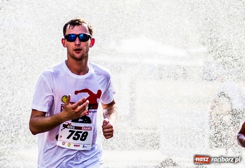 Zdjęcie w galerii na portalu naszraciborz.pl: Summer 2018. Jakie okularki przeciwsłoneczne proponują na lato raciborzanie i nasi goście wiadomości z regionu