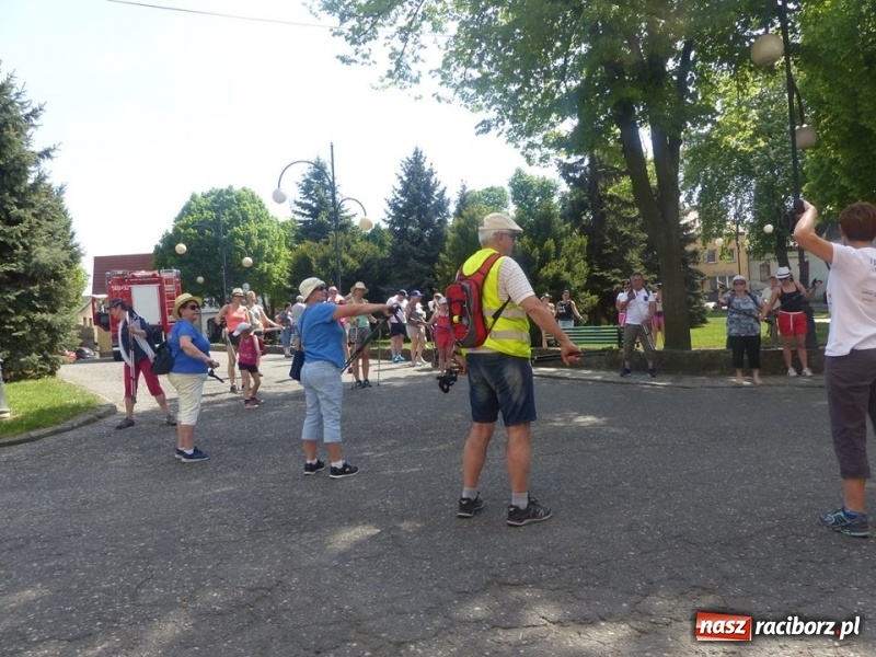 Zdjęcie w galerii na portalu naszraciborz.pl: W Krzanowicach przeszli 8 kilometrów z kijkami wiadomości z regionu