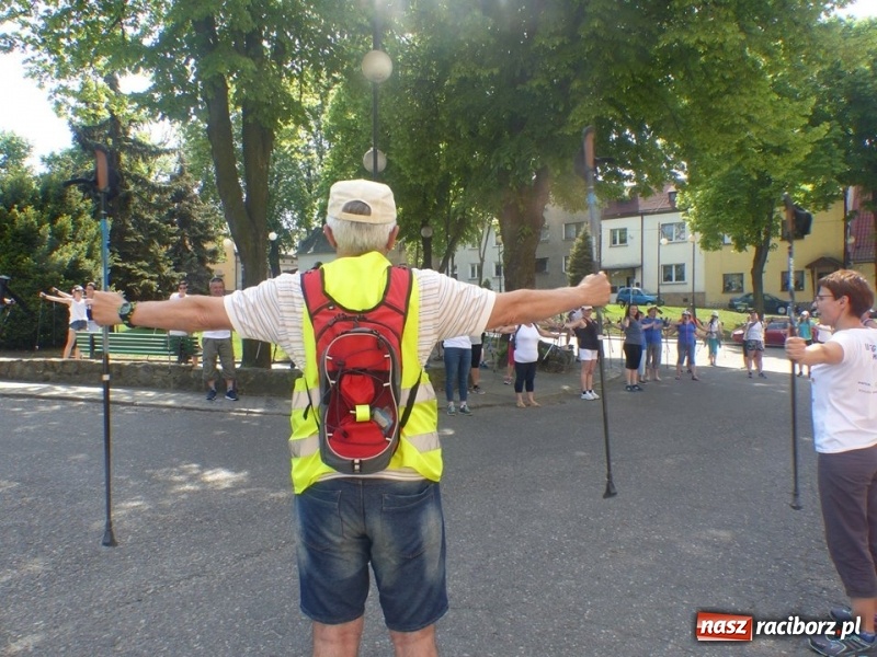Zdjęcie w galerii na portalu naszraciborz.pl: W Krzanowicach przeszli 8 kilometrów z kijkami wiadomości z regionu