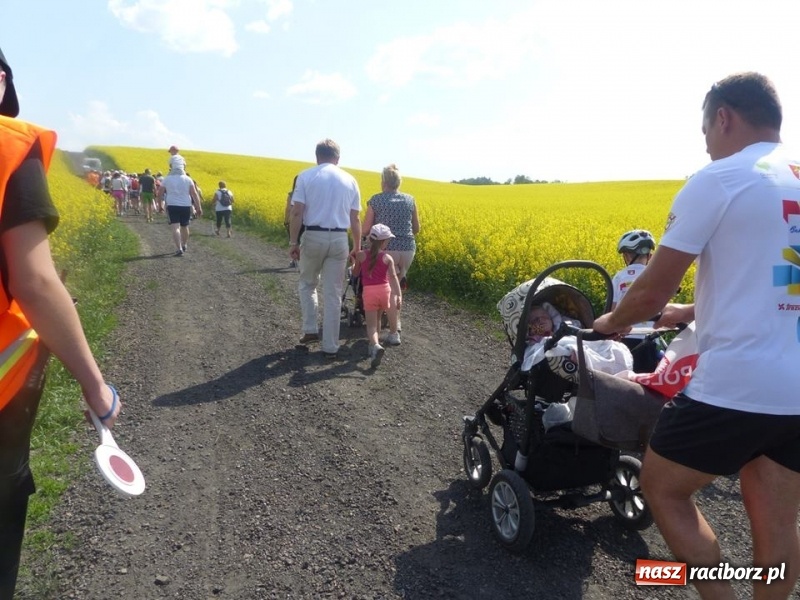 Zdjęcie w galerii na portalu naszraciborz.pl: W Krzanowicach przeszli 8 kilometrów z kijkami wiadomości z regionu