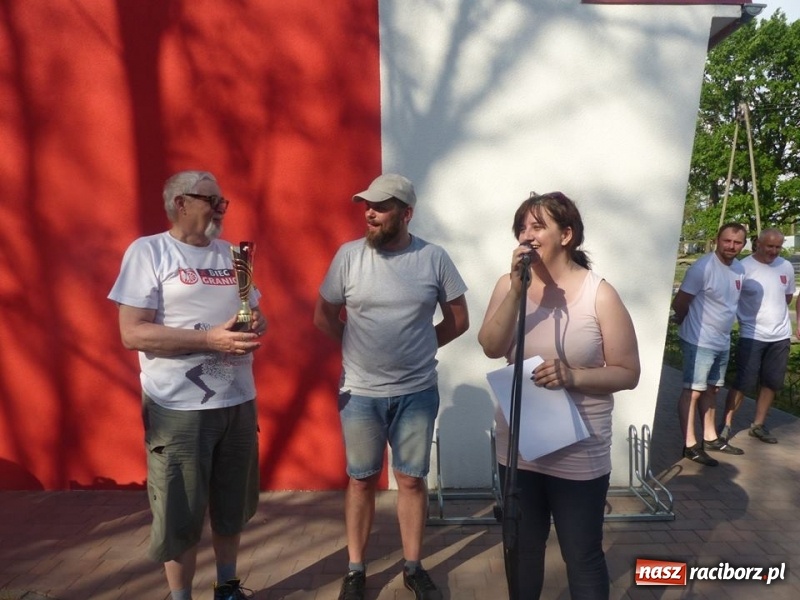 Zdjęcie w galerii na portalu naszraciborz.pl: W Krzanowicach przeszli 8 kilometrów z kijkami wiadomości z regionu