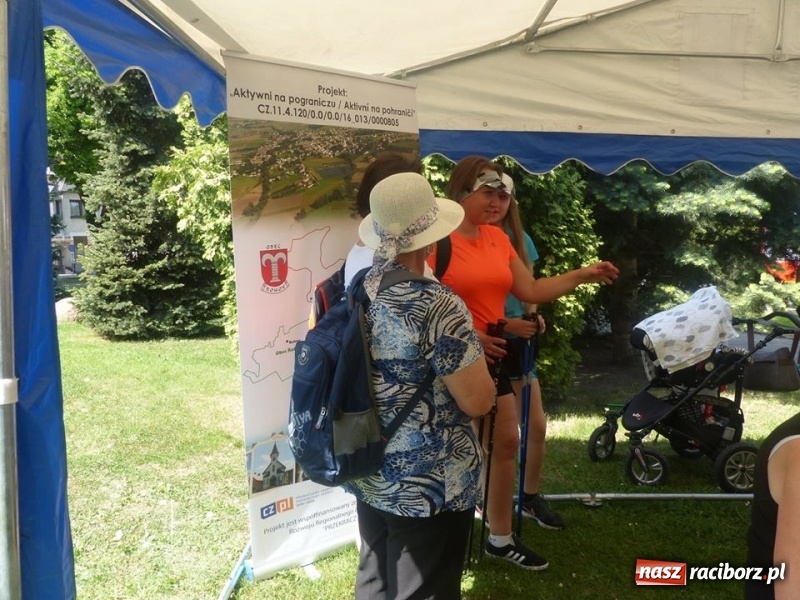 Zdjęcie w galerii na portalu naszraciborz.pl: W Krzanowicach przeszli 8 kilometrów z kijkami wiadomości z regionu