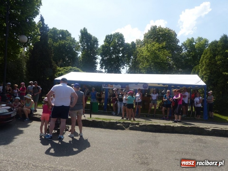 Zdjęcie w galerii na portalu naszraciborz.pl: W Krzanowicach przeszli 8 kilometrów z kijkami wiadomości z regionu