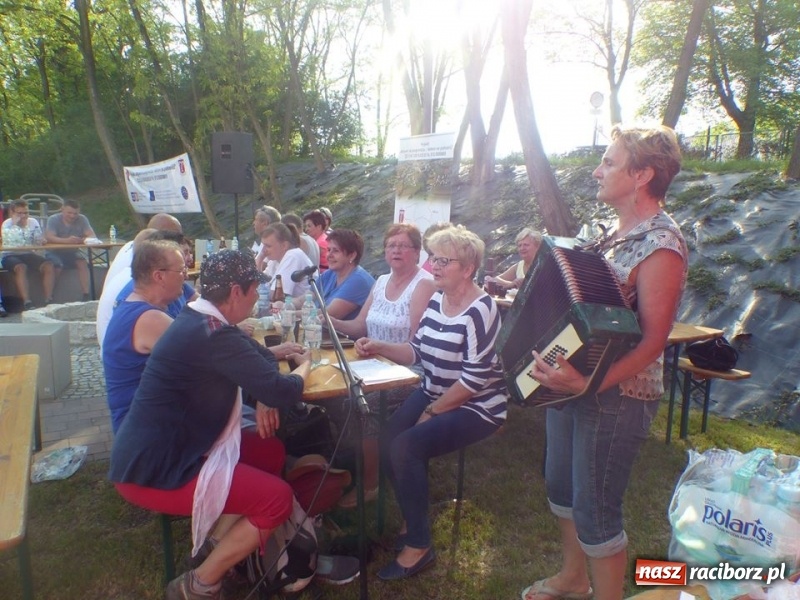 Zdjęcie w galerii na portalu naszraciborz.pl: W Krzanowicach przeszli 8 kilometrów z kijkami wiadomości z regionu