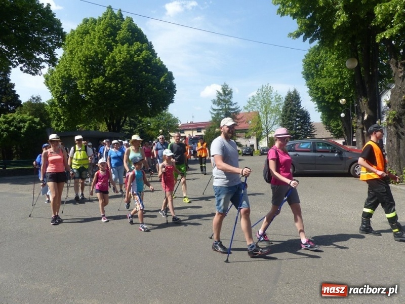 Zdjęcie w galerii na portalu naszraciborz.pl: W Krzanowicach przeszli 8 kilometrów z kijkami wiadomości z regionu