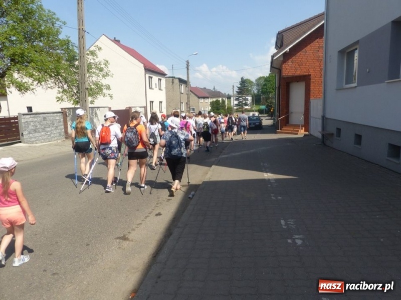Zdjęcie w galerii na portalu naszraciborz.pl: W Krzanowicach przeszli 8 kilometrów z kijkami wiadomości z regionu