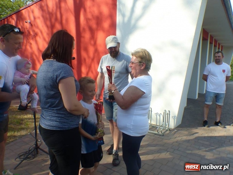 Zdjęcie w galerii na portalu naszraciborz.pl: W Krzanowicach przeszli 8 kilometrów z kijkami wiadomości z regionu