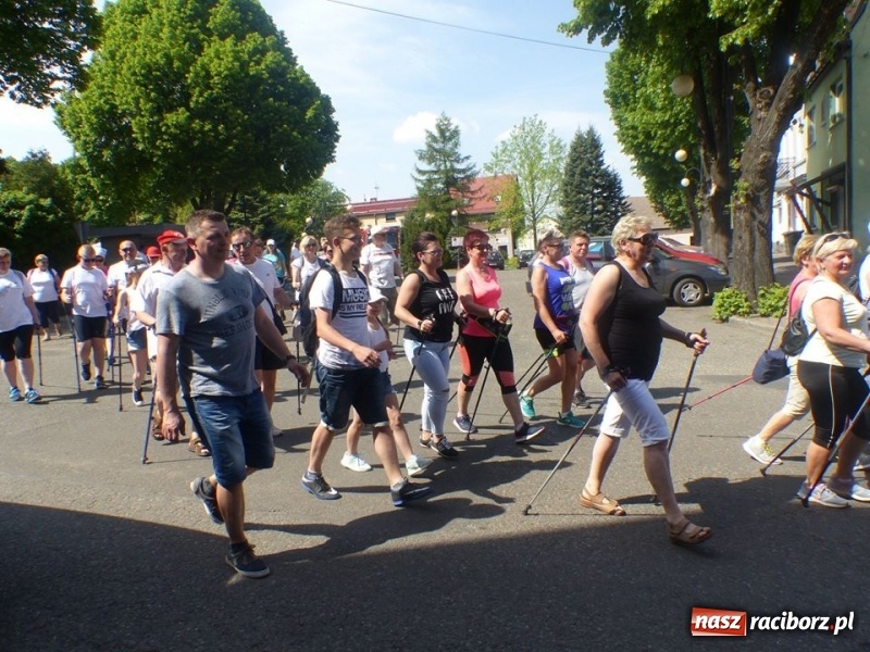 Zdjęcie w galerii na portalu naszraciborz.pl: W Krzanowicach przeszli 8 kilometrów z kijkami wiadomości z regionu
